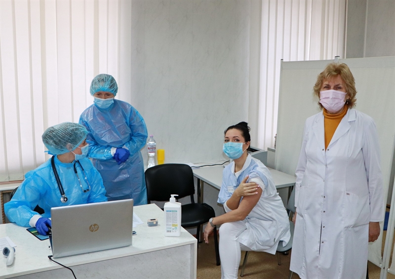 Одесские медики хотят прививаться от COVID-19 другой вакциной