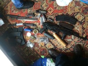 В Одессе задержали четырех участников бандитской группировки с арсеналом оружия и наркотиками 