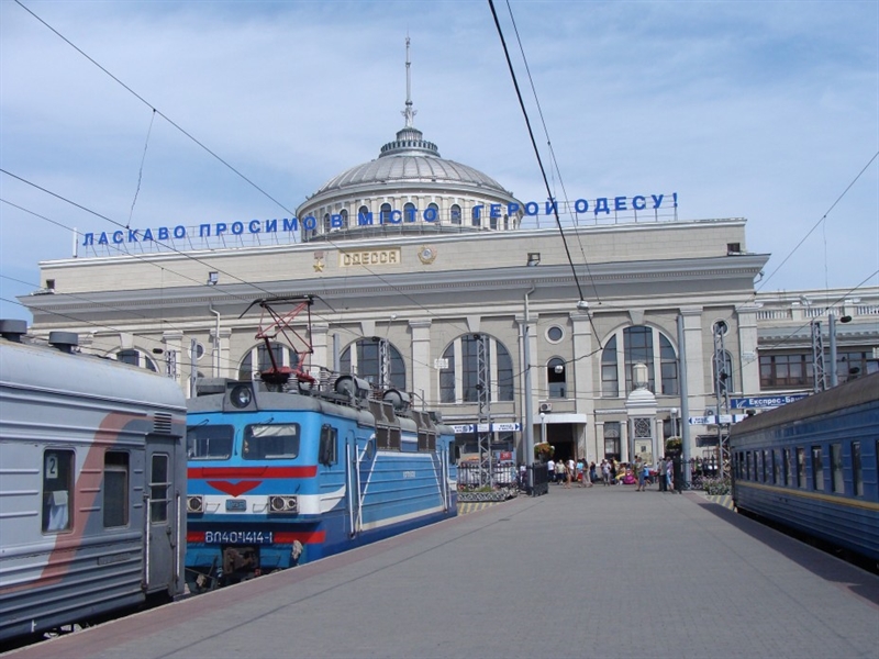 Поезда по станции Одесса курсируют по новому графику