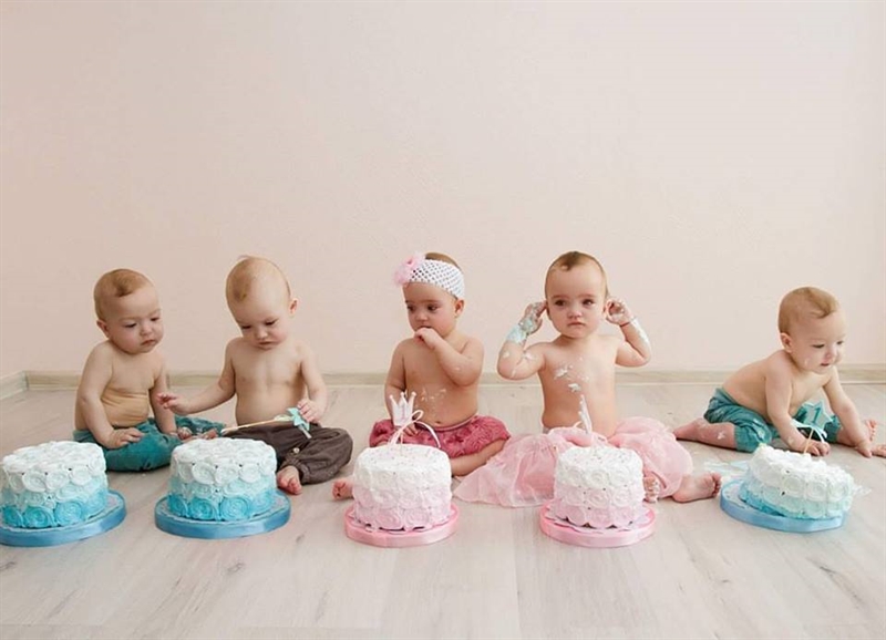 Одесские пятерняшки отметили свой первый день рождения