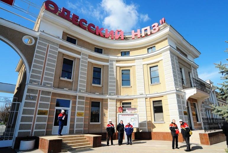 Бывших менеджеров Одесского НПЗ объявили в розыск