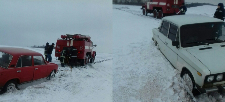 В Одесской области водителям помогали выбраться из снежных заносов