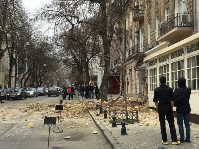 В центре Одессы обрушился фасад