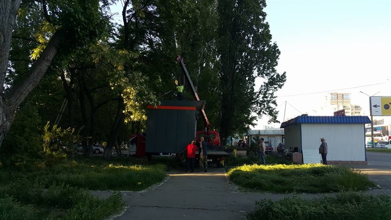 Одесситы жалуются на очередной киоск на Бочарова