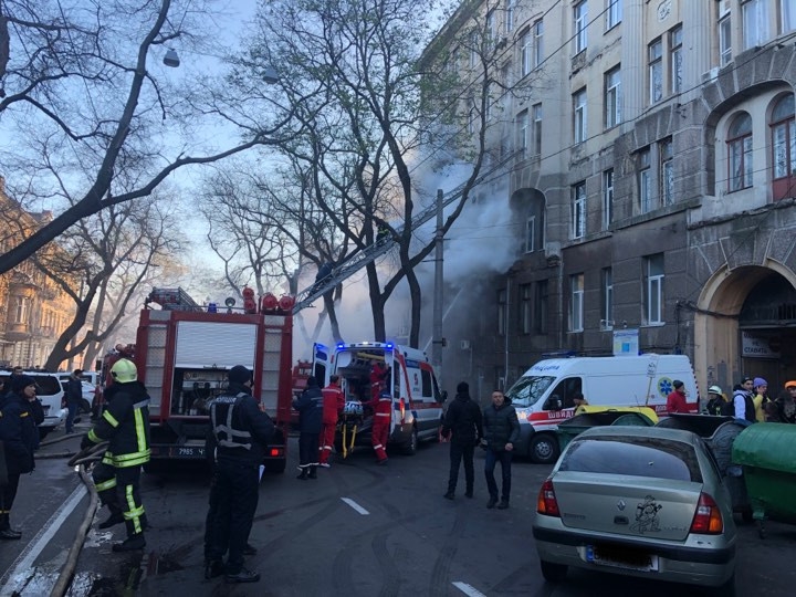 Сотрудники ГСЧС рассказали о пожаре в центре Одессы