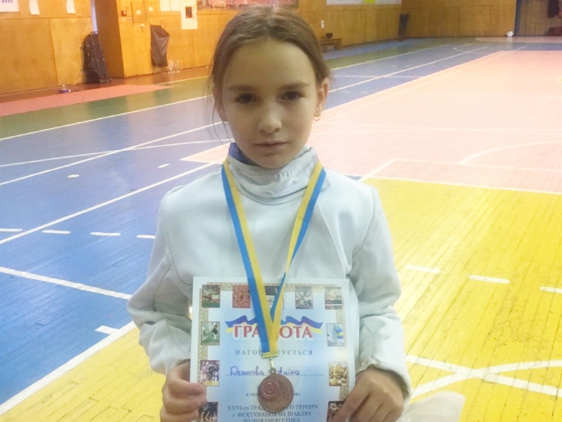 10-летняя одесситка завоевала бронзовую медаль всеукраинского турнира по фехтованию