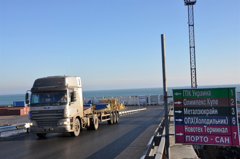 В Одесском порту открыли для движения 2-ю очередь транспортной эстакады