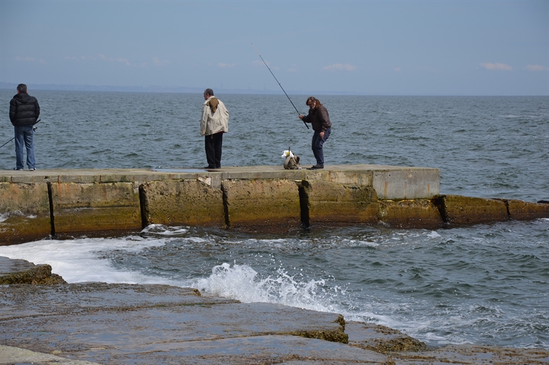 Одесситы спешат отдыхать на море и рыбачить ФОТО