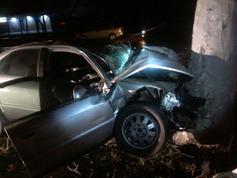 Ночью в Одессе автомобиль врезался в дерево