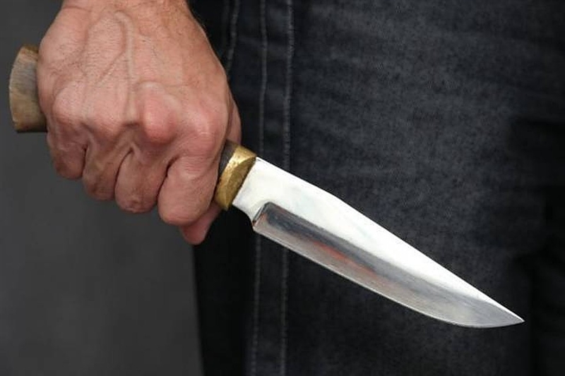 Житель Белгород-Днестровского района ударил ножом односельчанина