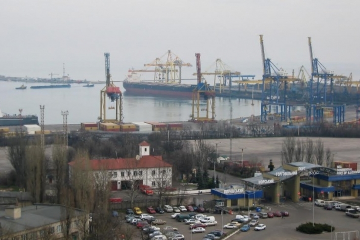 В Черноморском порту могут свернуть работу из-за метеоусловий 
