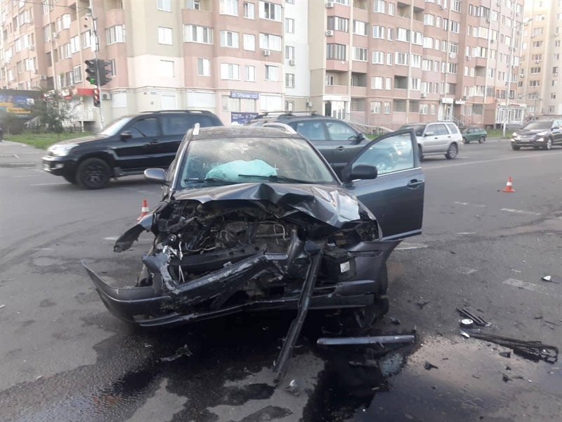 В Одессе столкнулись две иномарки: есть пострадавший