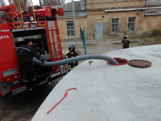 Возле одесских школ восстановили большую часть пожарных водойомов