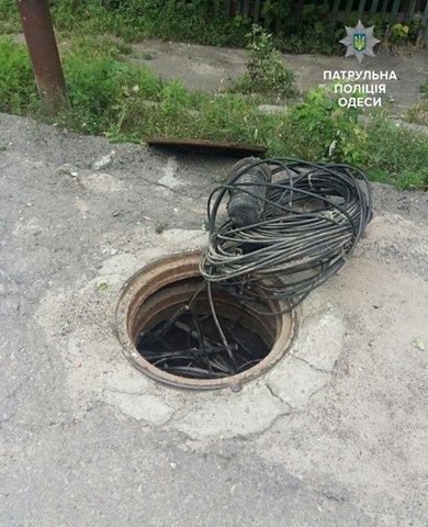 В Одессе патрульные задержали  подозреваемого в похищении кабеля