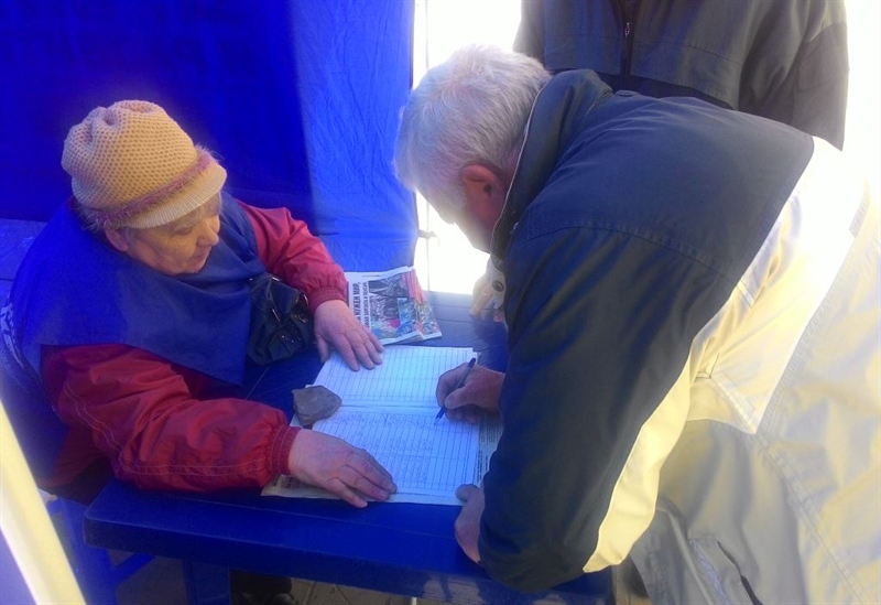 Одесситы «за» достойную жизнь, продолжают ставить подписи под требованиями Оппозиционного блока 