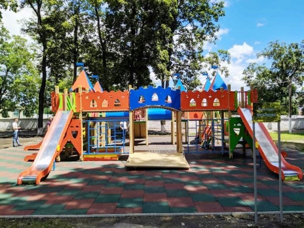 В Подольске проведен капремонт детской площадки