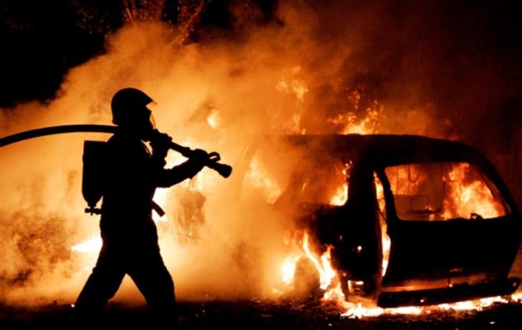 В Одессе ночью загорелись четыре автомобиля
