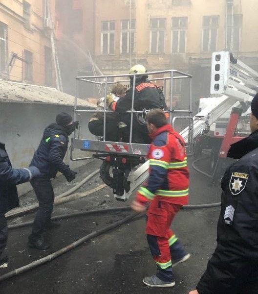 Пожар на Троицкой: Одесситы продолжают собирать деньги пострадавшим