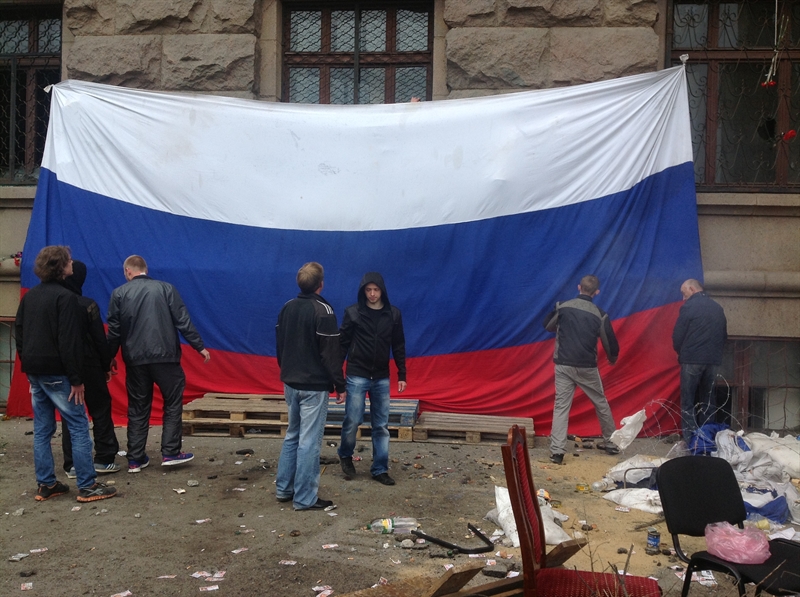 На здании одесского Дома профсоюзов растянули российский триколор ФОТО