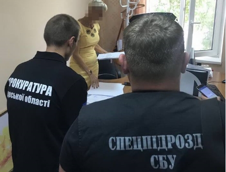 СБУ задержала на взятке сотрудницу Одесского горсовета
