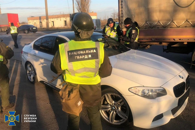В Одесской области СБУ изымает оружие и автомобили 