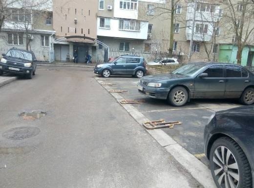 В Одессе продолжается демонтаж незаконно установленных юнипаркеров