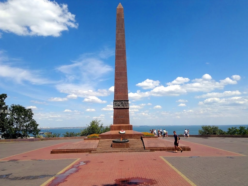 В Одессе осквернили памятник Неизвестному матросу