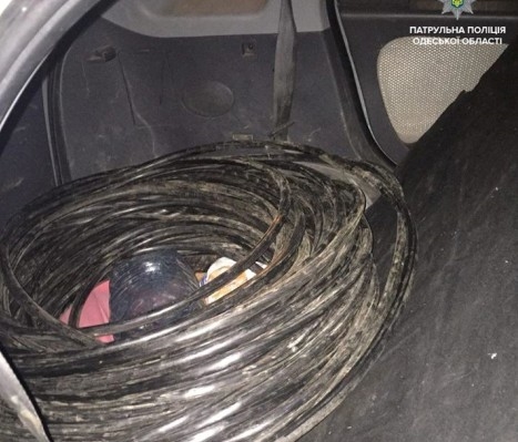 В Киевском районе обнаружили похитителей силового кабеля