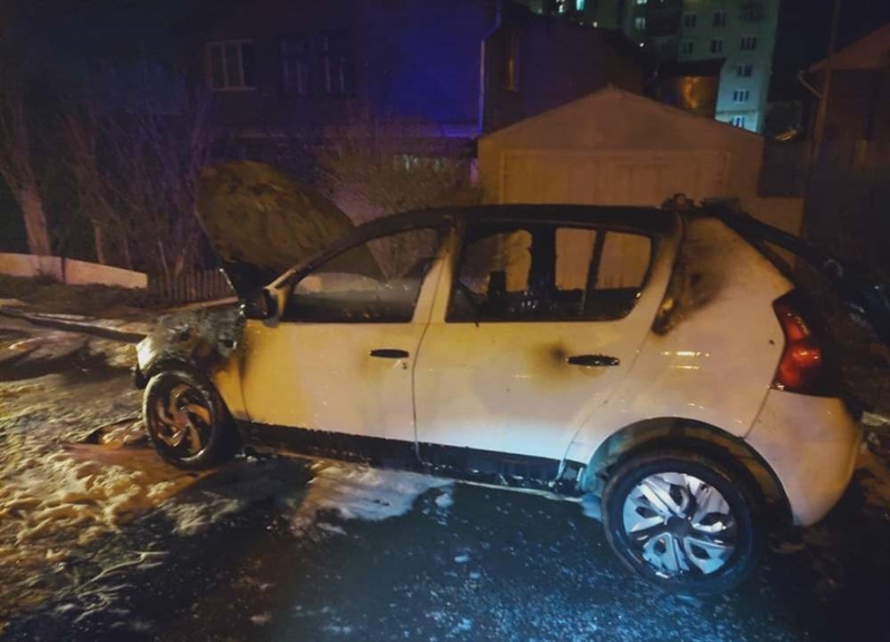 Утром в Черноморске горел автомобиль