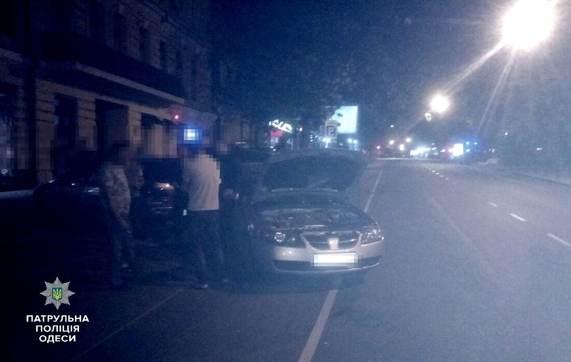 В Одессе ночью произошло тройное ДТП: пострадала 16-летняя девушка