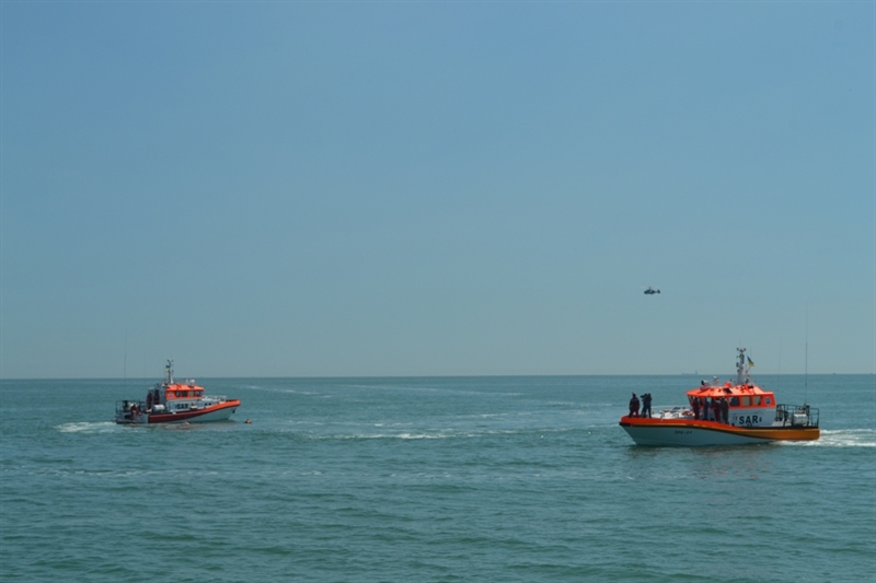 Спасатели и военные провели совместные учения в Черном море