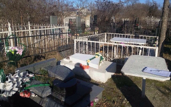 В Одесской области вандал повредил 5 надгробий