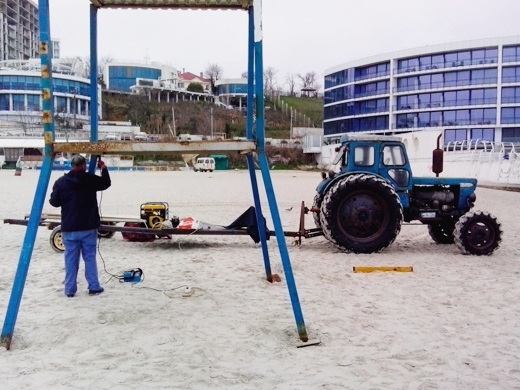 На одесских пляжах устанавливают спасательные посты
