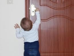 В Одессе двухлетний ребенок закрылся на ключ: вызывали спасателей