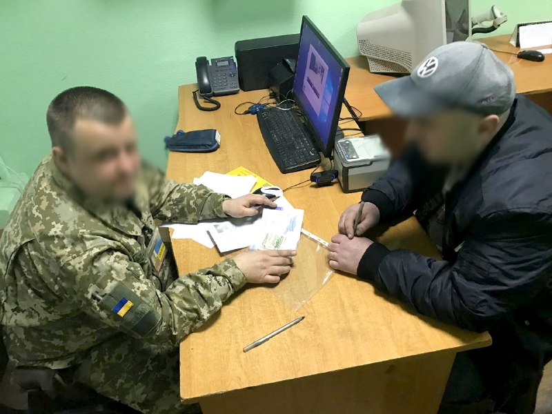   Одесские пограничники задержали грузина, который предлагал взятку