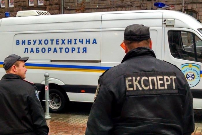 Полиция проверяет сообщение о минировании дома в Малиновском районе
