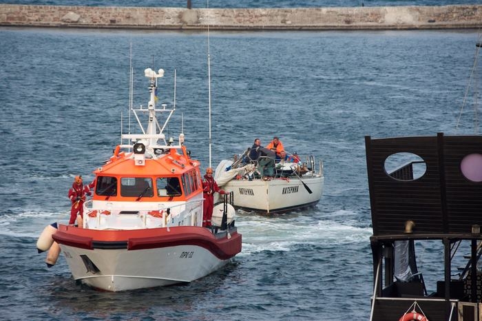 В Черном море спасли девять человек, путешествующих на яхте