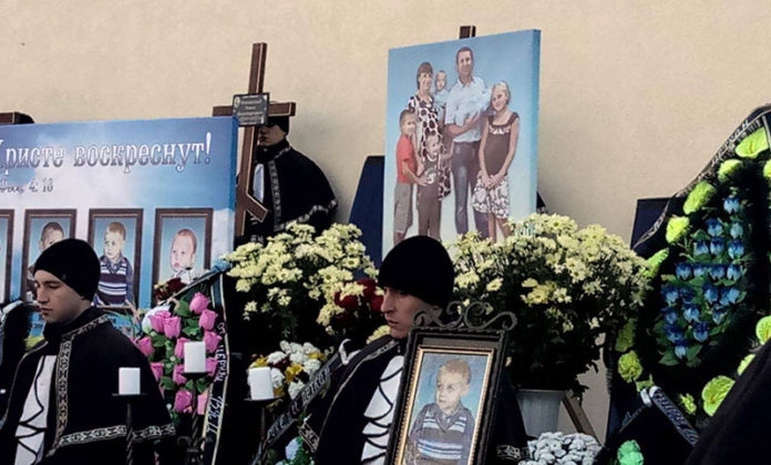В Одессе попрощались с погибшими на пожаре детьми и их мамой