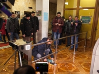 В ОГА убрали турникет, установленный облсоветом на входе в фойе здания