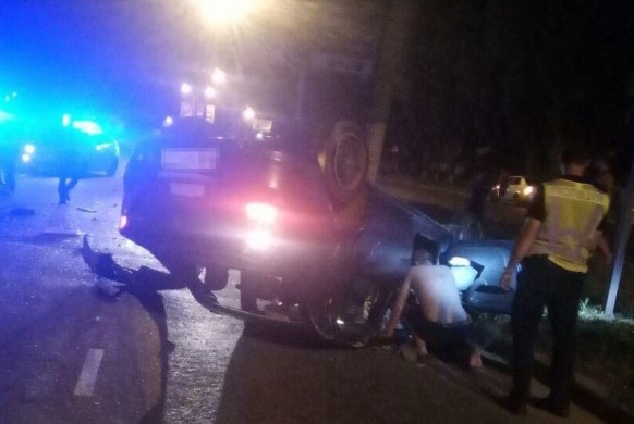 В Одессе пьяный водитель, скрываясь от полицейских, врезался в грузовик