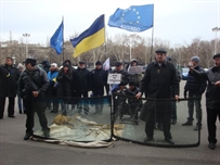 Активисты Евромайдана пытались проникнуть в здание Одесской ОГА  ФОТО, ВИДЕО