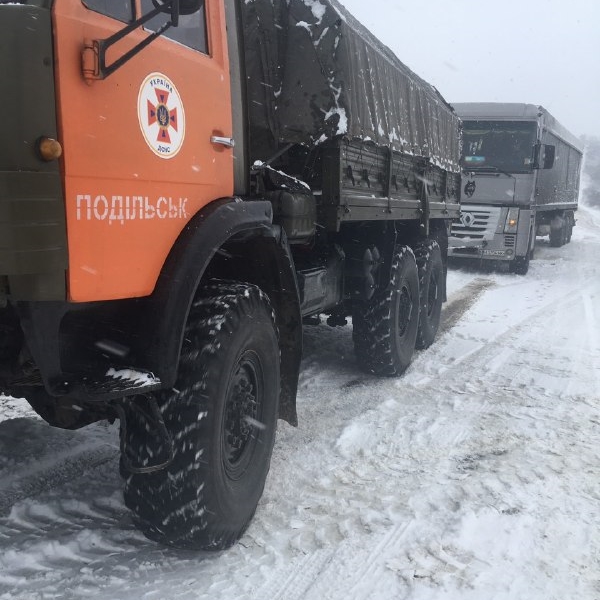 В Подольском районе грузовик съехал в кювет