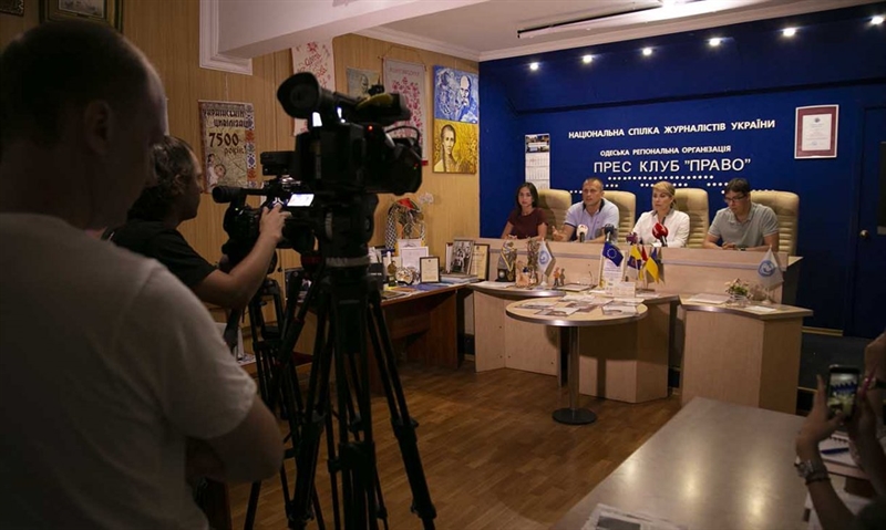 В штабе кандидата в народные депутаты Украины парламентария Сергея Кивалова заявляют о политическом и правовом давлении