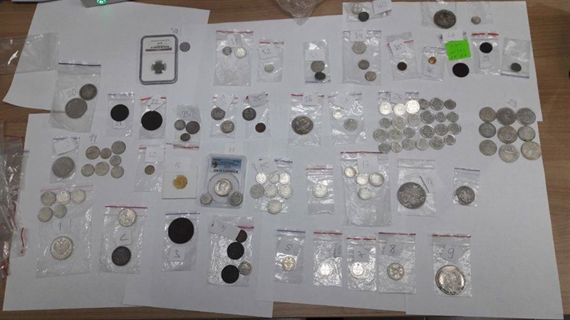 Одесские таможенники не дали вывезти из Украины старинные монеты