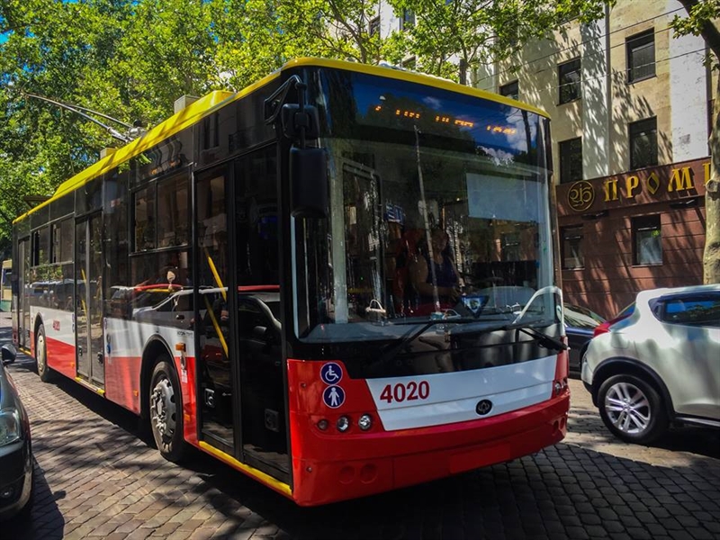 Завтра в Одессе запустят еще один низкопольный троллейбус, на котором могут ездить люди с инвалидностью