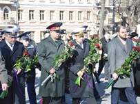 Военные моряки Одессы почтили память Шевченко ФОТО