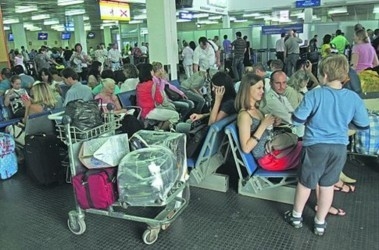 Новогодний переполох в Одесском аэропорту: пассажиров не выпускают