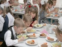 Одесским школьникам с нового учебного года заменят горячие завтраки на «сухой паек»