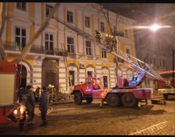 Во время тушения пожара на ул. Пушкинской пострадал спасатель