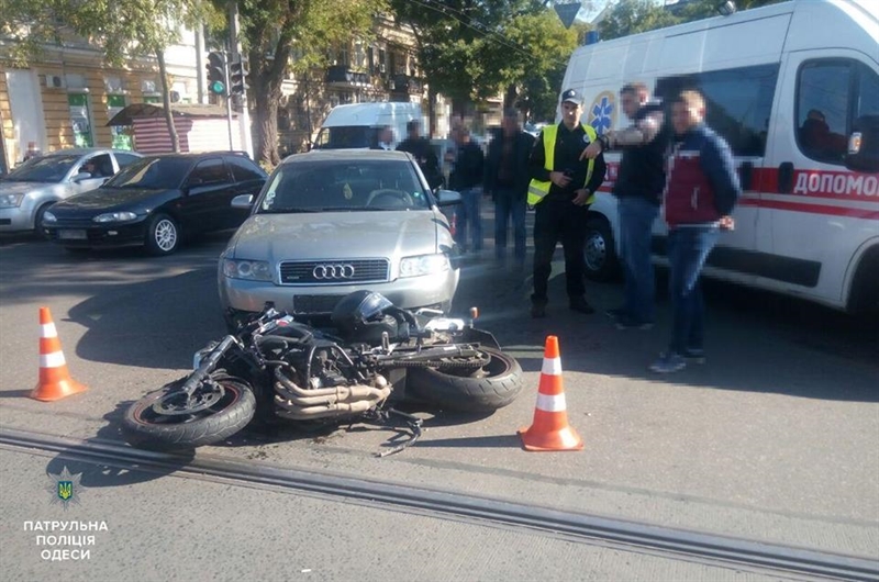 В Одессе сбили мотоциклиста